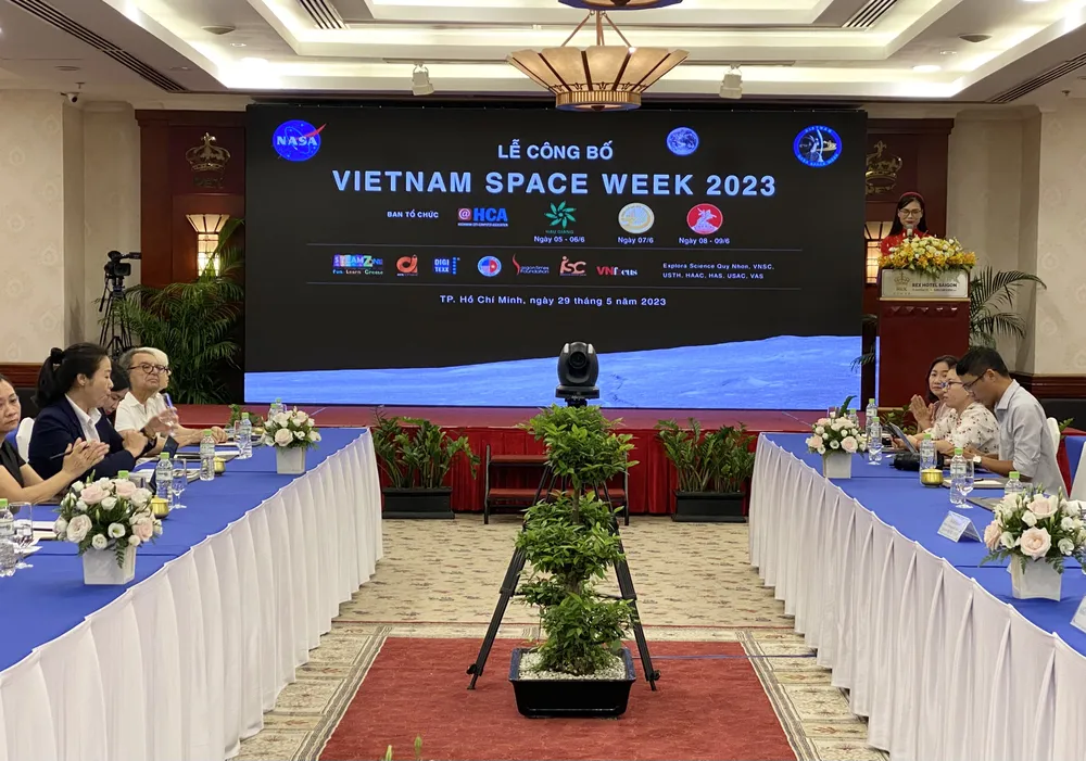 Quang cảnh buổi họp báo công bố Tuần lễ NASA (VIETNAM SPACE WEEK) Quang cảnh buổi họp báo công bố Tuần lễ NASA (VIETNAM SPACE WEEK)