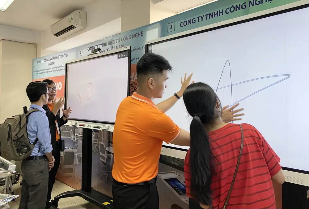 Nhiều công nghệ hiện đại trong ngành giáo dục được trưng bày giới thiệu tại Techmart Nhiều công nghệ hiện đại trong ngành giáo dục được trưng bày giới thiệu tại Techmart
