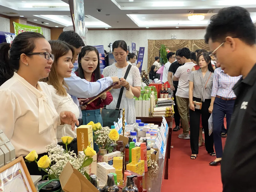 Techfest – Whise 2023 giới thiệu gần 200 gian hàng là các dự án, sản phẩm của doanh nghiệp khởi nghiệp. Ảnh: BÙI TUẤN Techfest – Whise 2023 giới thiệu gần 200 gian hàng là các dự án, sản phẩm của doanh nghiệp khởi nghiệp. Ảnh: BÙI TUẤN