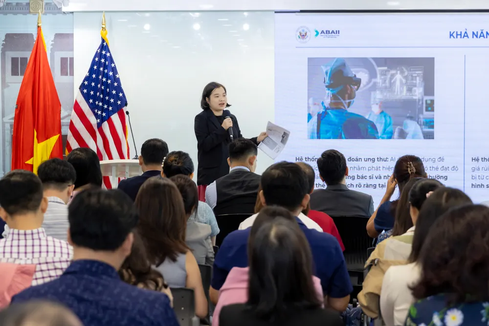 Khóa học có sự tham gia của các cơ quan quản lý nhà nước, doanh nghiệp công nghệ GIGG3687.JPEG