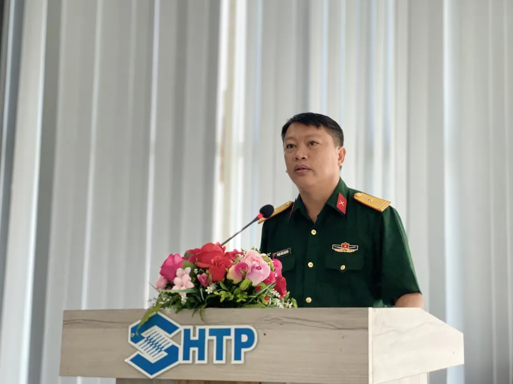 Thiếu tá Phạm Công Nguyên, Ban chỉ huy quân sự quận Phú Nhuận chia sẻ tham luận về UAV/Drone tại hội thảo tempImageDaaGC7.jpg