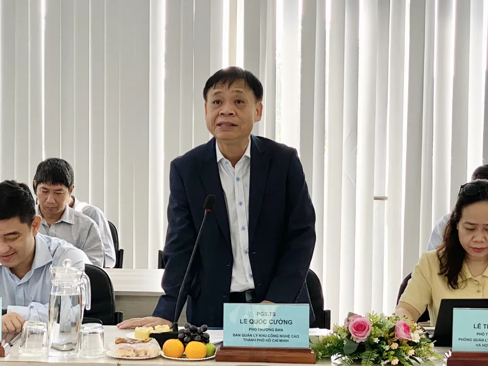 Associate Professor Dr. Le Quoc Cuong, Deputy Head of the Management Board of Ho Chi Minh City High-Tech Park, shares the orientation of green energy development at SHTP. tempImageIG0OCl.jpg