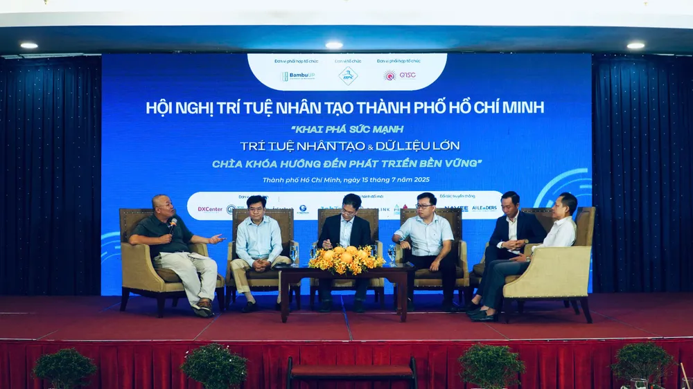 Các chuyên gia, doanh nghiệp thảo luận về an toàn thông tin trước sự bùng nổ của AI. Ảnh: THIÊN PHÁT IMG_1394.JPG
