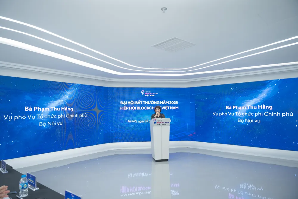 Bà Phạm Thu Hằng, Phó Vụ trưởng Vụ Tổ chức phi Chính phủ, Bộ Nội vụ, đề xuất VBA sớm ban hành sớm Quy tắc đạo đức nghề nghiệp MHP08607 copy.jpg