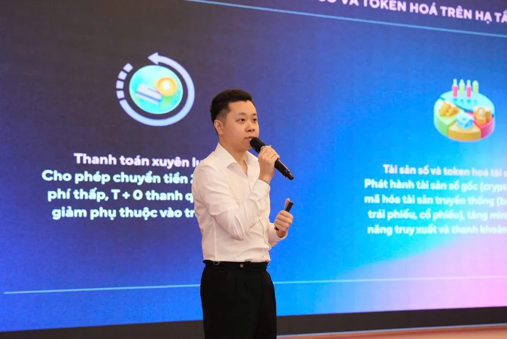 Ông Trần Huyền Dinh, Chủ nhiệm Ủy ban Ứng dụng Fintech, Hiệp hội Blockchain và Tài sản số Việt Nam chia sẻ dự án tại sự kiện Dinh-chu-nhiem-Uy-ban-UD-Fintech (1).jpg