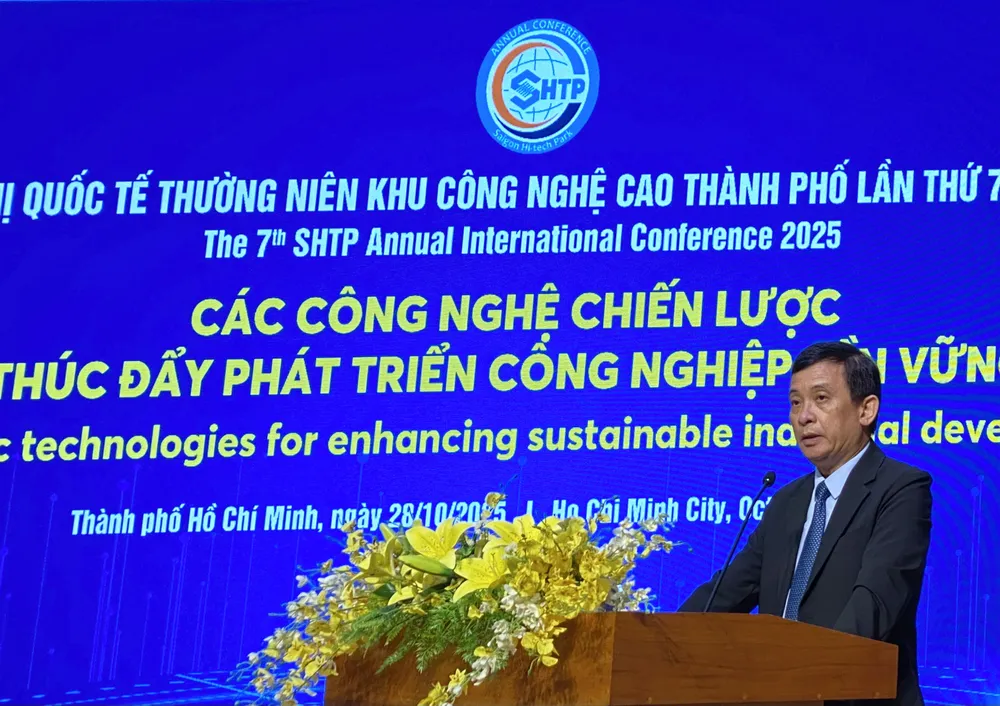 GS.TS Nguyễn Kỳ Phùng, Trưởng Ban quản lý Khu công nghệ cao TPHCM chia sẻ tại hội nghị tempImage59jJVy.jpg