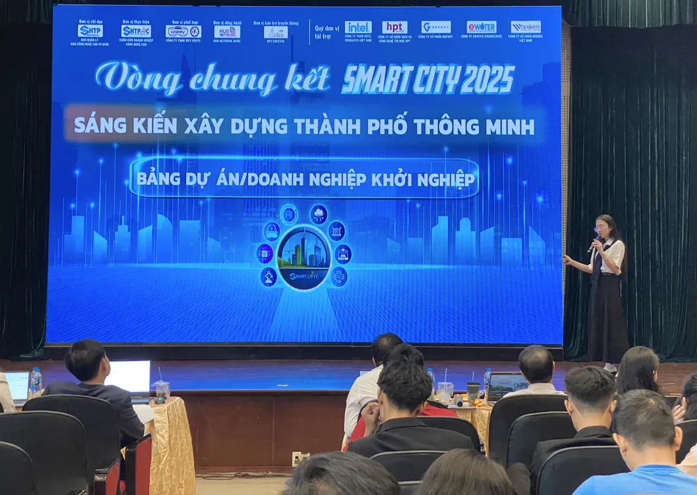 Tim-tim dalam kategori proyek/bisnis mempresentasikan proyek mereka. tempImage2nbSvI.jpg