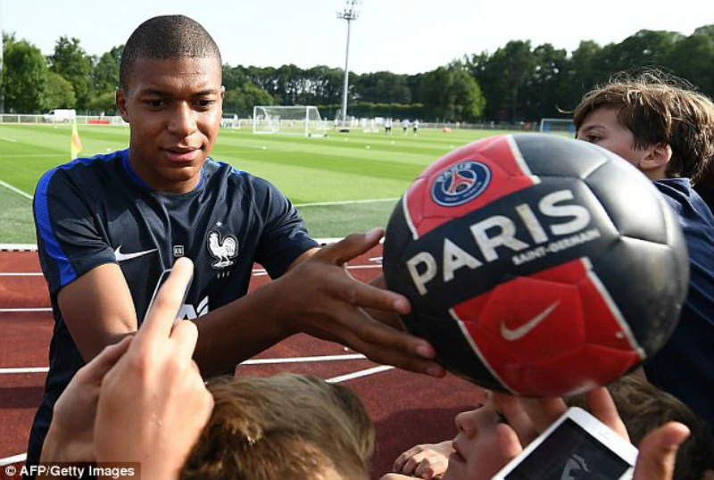 Kylian Mbappe đã chọn PSG. Ảnh: Getty Images