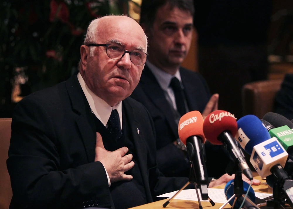 Carlo Tavecchio trong một buổi họp của FIGC. Ảnh: Getty Images.