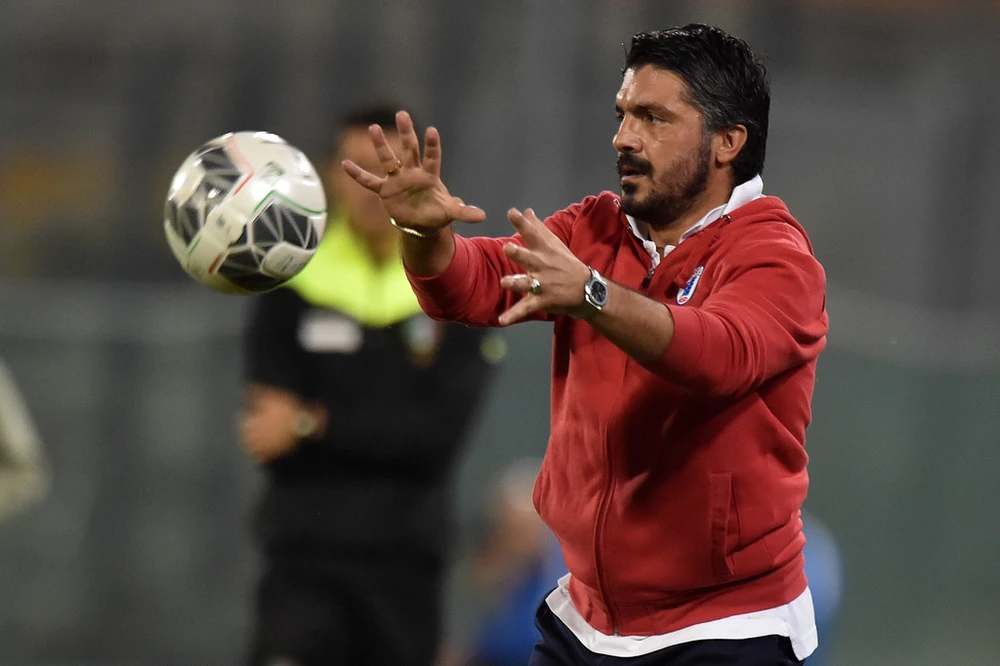 HLV đội trẻ Gennaro Gattuso được đôn lên nắm Rossoneri. Ảnh: Getty Images