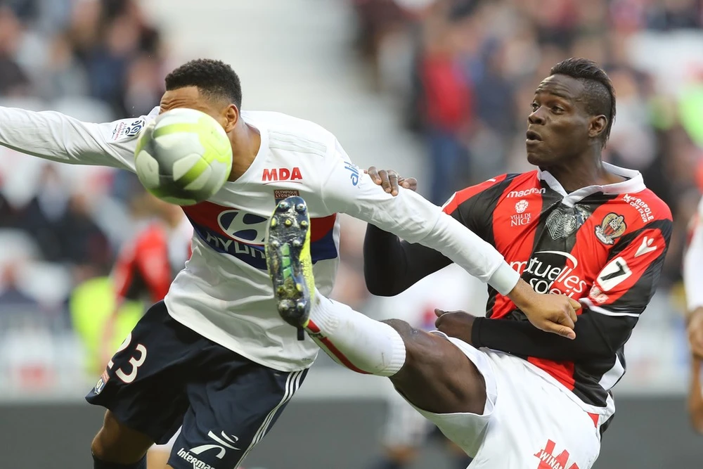 Mario Balotelli (phải) là cái cớ để thay HLV ở Nice. Ảnh Getty Images.