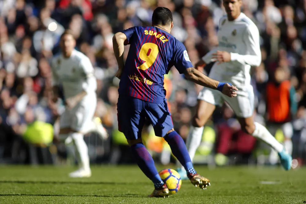 Siêu kinh điển: Tiki-taka giúp Barca đánh bại Madrid ảnh 1