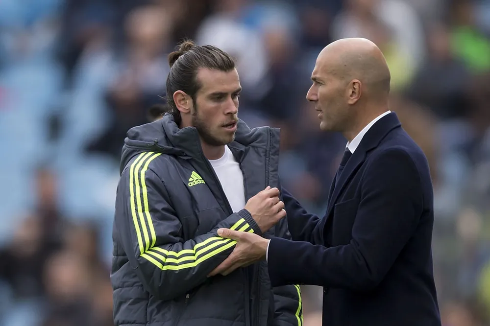 Gareth Bale và HLV Zinedine Zidane.