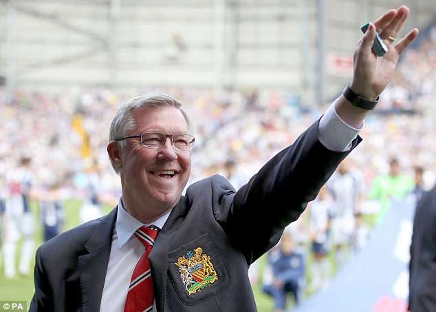 Giới bóng đá cầu mong Sir Alex khỏe lại.