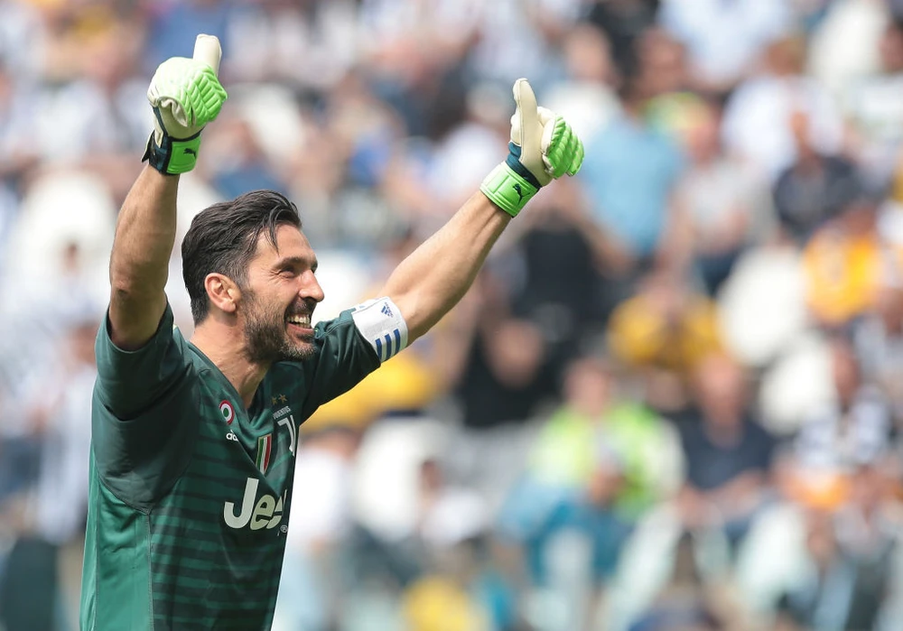 Gigi Buffon cần 1 tuần để quyết định.