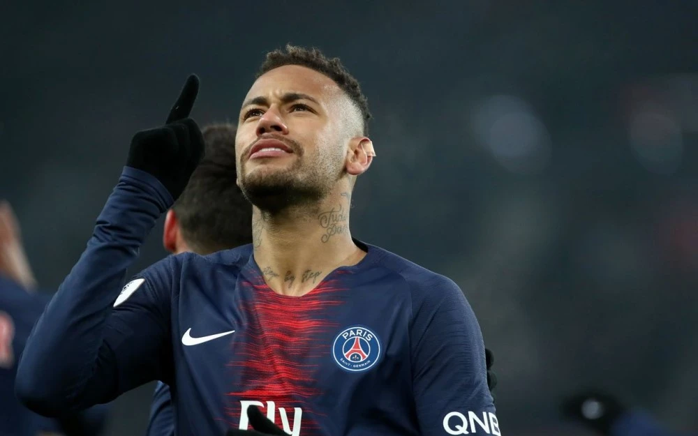 Neymar mang băng đội trưởng Selecao thay Thiago Silva?