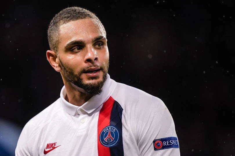 Người hâm mộ PSG đòi bán Layvin Kurzawa