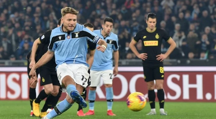 Ciro Immobile (Lazio) ghi bàn trên chấm 11m