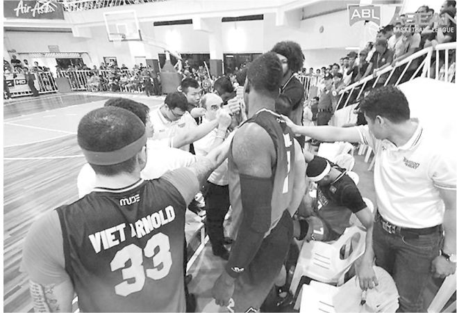 西貢火熱隊逆轉戰勝新加坡Slingers隊