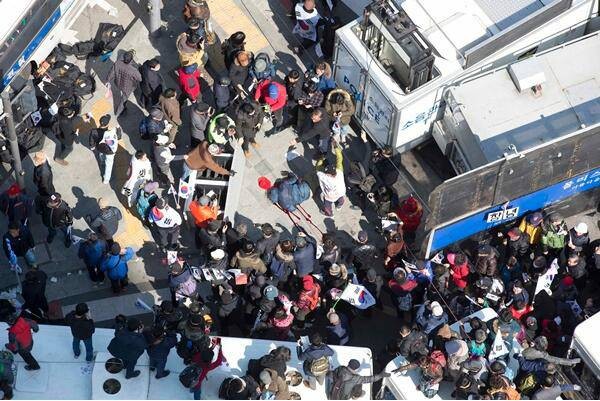 朴槿惠被彈劾下台，韓防長要求全軍嚴陣以待消除民眾不安 ảnh 2