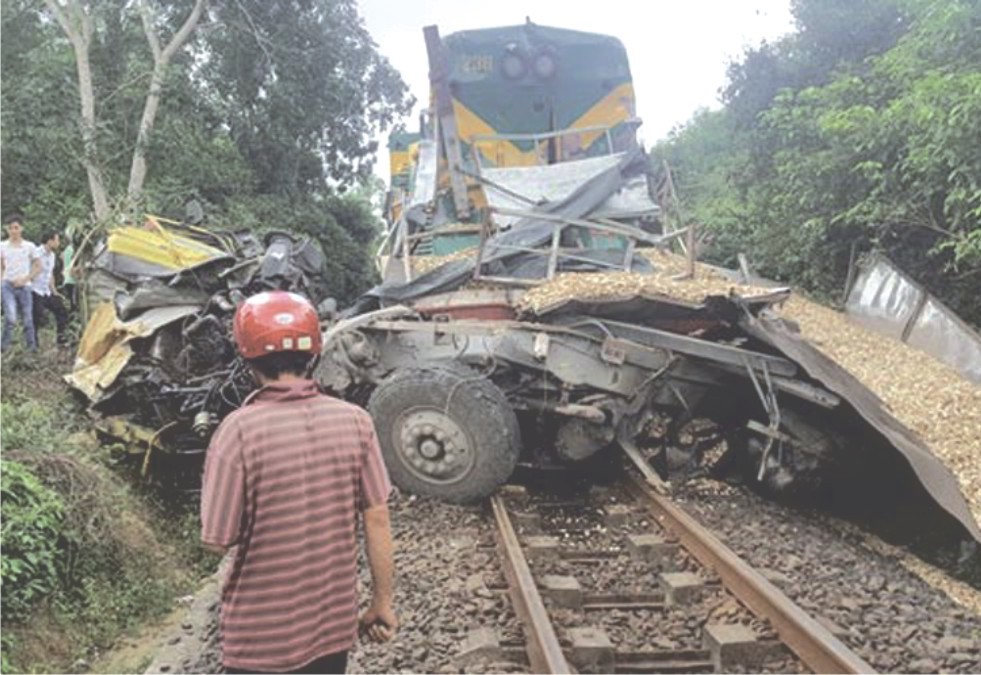 兩車相撞致北南鐵路中斷