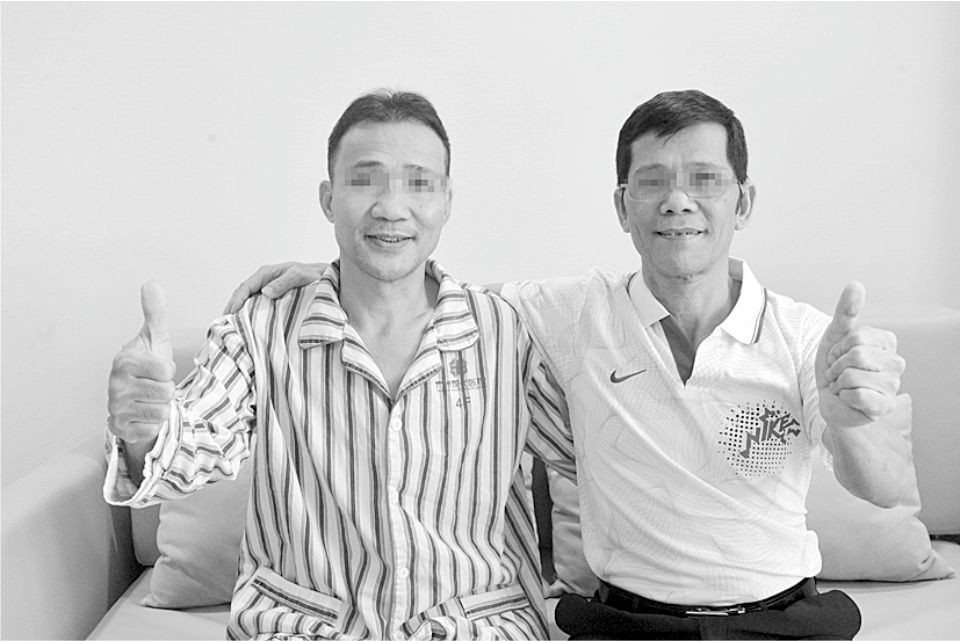 梁先生（右）與弟弟。