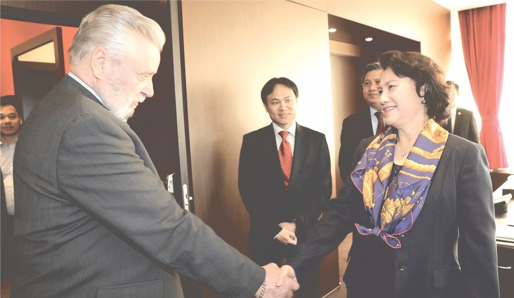 國會主席阮氏金銀會見匈越友好協會主席博茨‧拉斯洛。