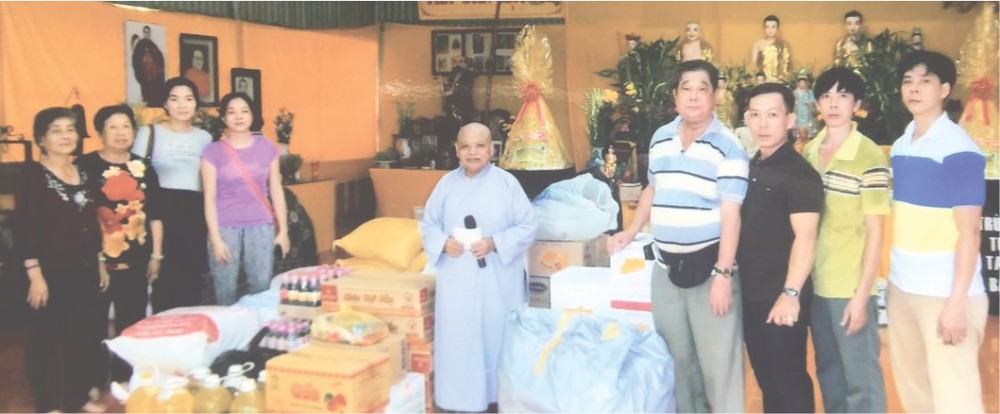 熱心華人赴檳椥窮鄉行善