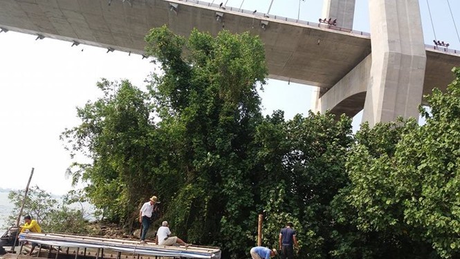 民兵隊與地方職能力量配合進行搜救阿D。（圖片來源：互聯網）