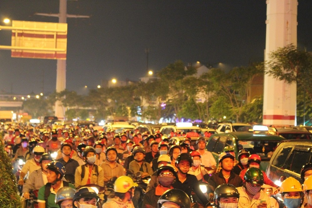 范文同街（通往新山一機場方向的路段） 經常發生嚴重堵塞。（圖源：互聯網）