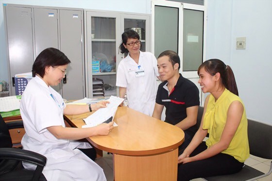 正在做婚檢的年輕夫妻。（資料圖：互聯網）