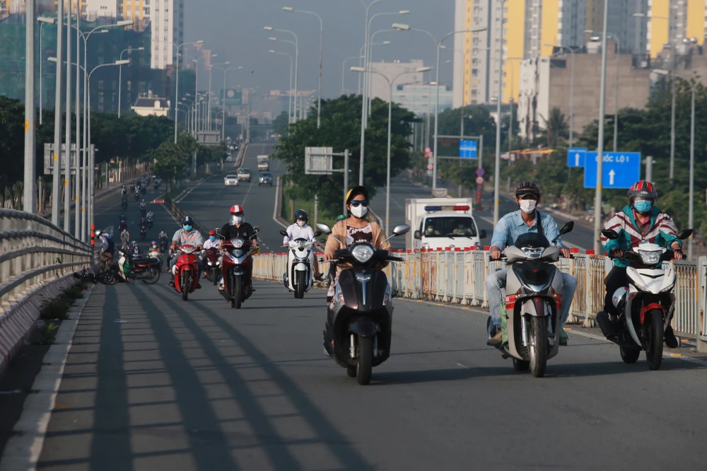 TPHCM dịu mát hơn trong những ngày lễ 30-4 và 1-5, Hà Nội đón đợt không khí lạnh