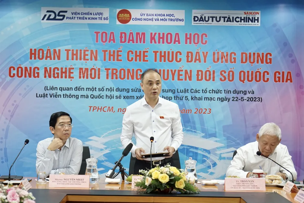 Theo TS Nguyễn Phương Tuấn, toàn bộ ý kiến góp ý tại toạ đàm sẽ được tiếp thu đầy đủ từ đó lấy làm cơ sở trao đổi lại với các đại biểu liên quan đến 2 dự thảo luật sửa đổi tại kỳ họp Quốc hội sắp tới. Ảnh Hoàng Hùng Theo TS Nguyễn Phương Tuấn, toàn bộ ý kiến góp ý tại toạ đàm sẽ được tiếp thu đầy đủ từ đó lấy làm cơ sở trao đổi lại với các đại biểu liên quan đến 2 dự thảo luật sửa đổi tại kỳ họp Quốc hội sắp tới. Ảnh Hoàng Hùng
