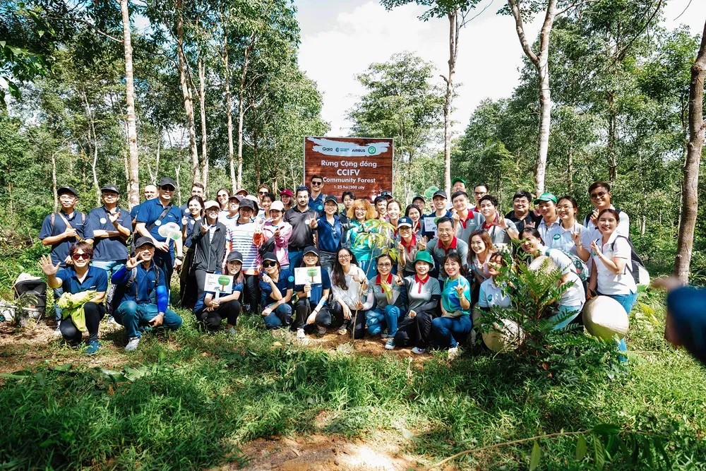 Sáng kiến chung này đặt mục tiêu trồng 1,25 hecta rừng, tương đương với 500 cây xanh Sáng kiến chung này đặt mục tiêu trồng 1,25 hecta rừng, tương đương với 500 cây xanh