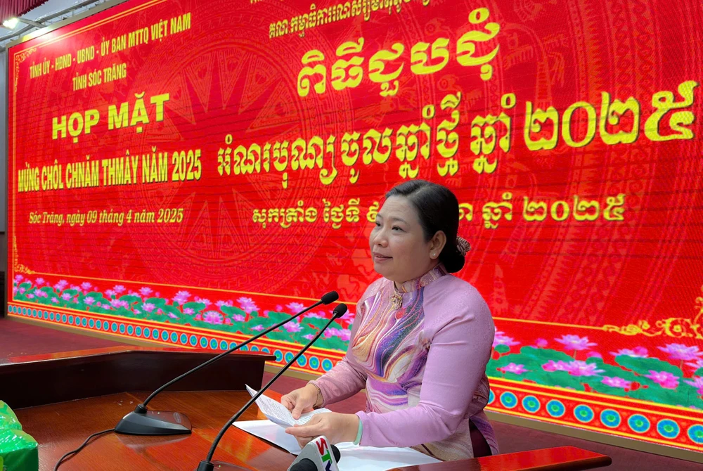 Bà Hồ Thị Cẩm Đào phát biểu tại buổi họp mặt IMG_6252.jpeg
