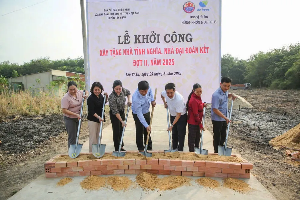 Lễ khởi công xây nhà tình nghĩa, nhà đại đoàn kết huyện Tân Châu, năm 2025 bb53b3c2a571112f4860.jpg