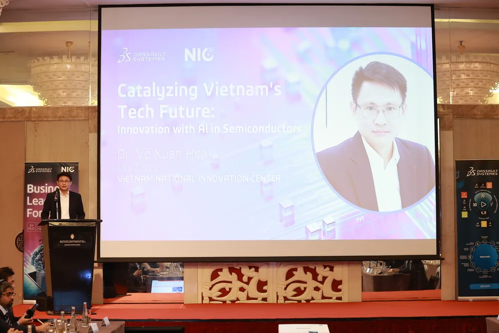 TS. Võ Xuân Hoài phát biểu tại hội nghị TS. Võ Xuân Hoài, Phó Giám đốc Trung tâm Đổi mới sáng tạo Quốc gia.JPG