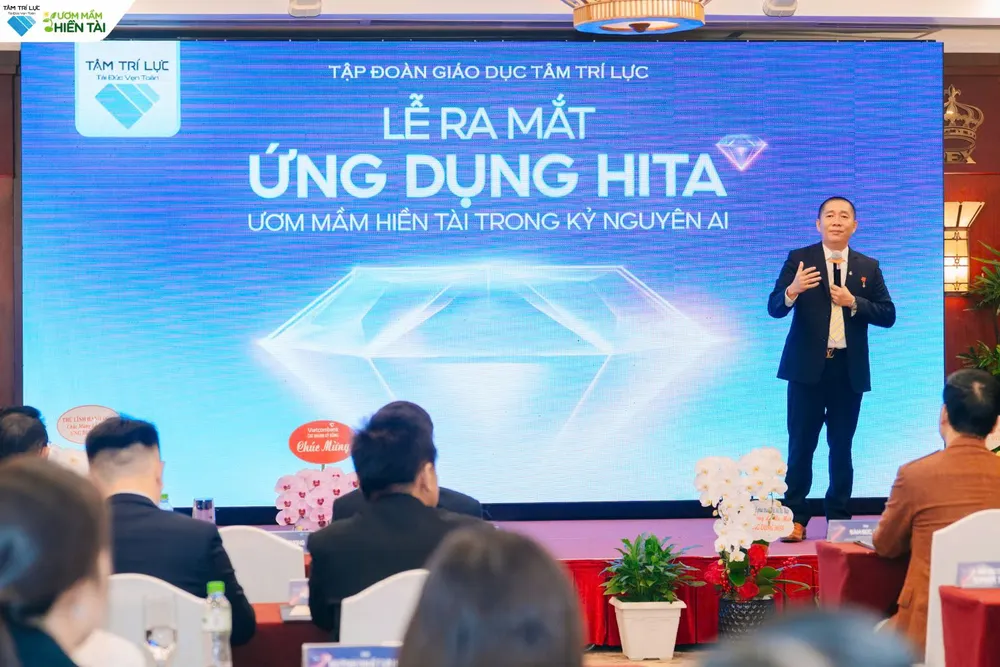 Kỷ lục gia siêu trí nhớ thế giới Nguyễn Phùng Phong chia sẻ tại lễ ra mắt 32118eb8f1e67cb825f7.jpg