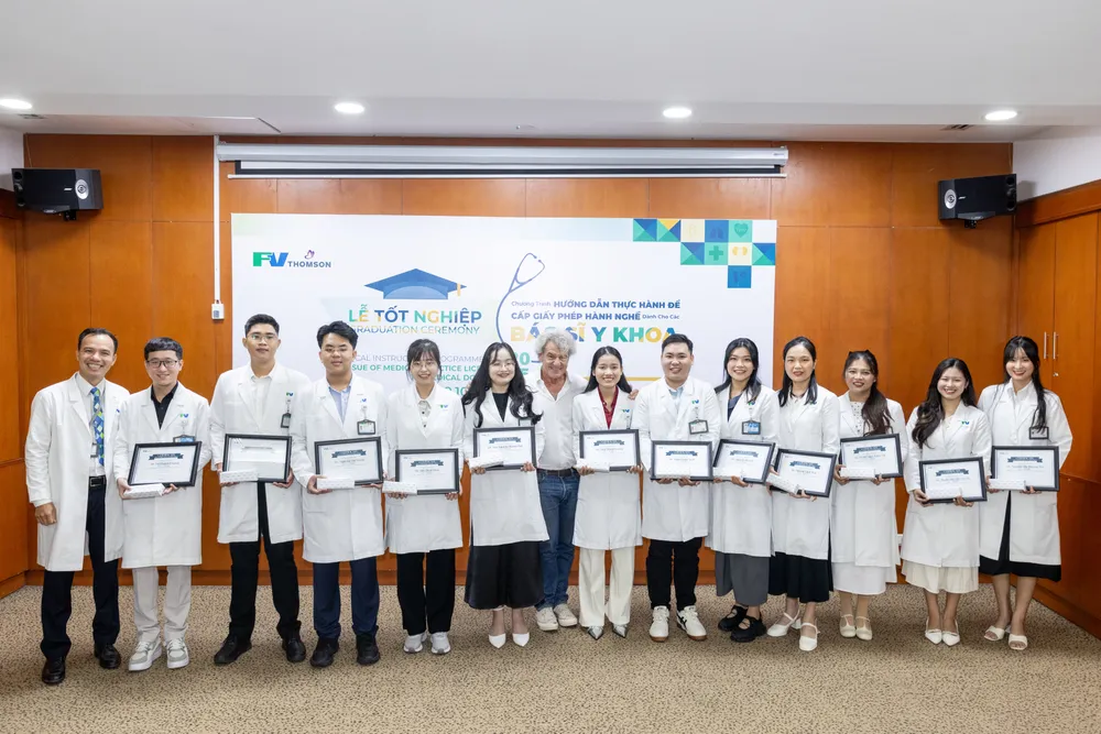 TPHCM: 12 bác sĩ đầu tiên tốt nghiệp chương trình hướng dẫn thực hành