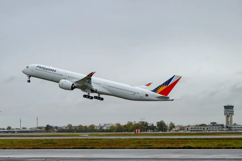 Photo_Máy bay Airbus A350-1000 đầu tiên của Philippine Airlines.jpg