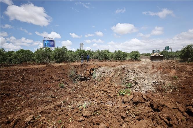 以色列特拉维夫本•古里安国际机场附近发生一起导弹袭击事件现场。
