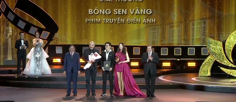 《灿烂的灰烬》影片荣获在林同大叻举行的第二十三届越南电影节金莲花奖。