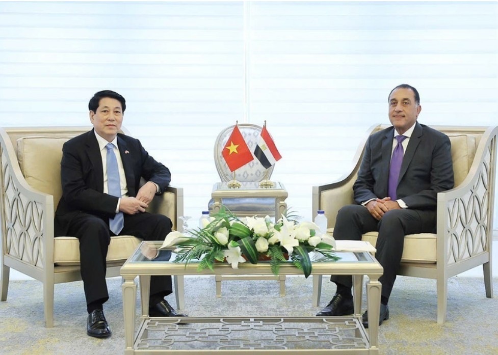 国家主席梁强会见埃及总理马德布利。