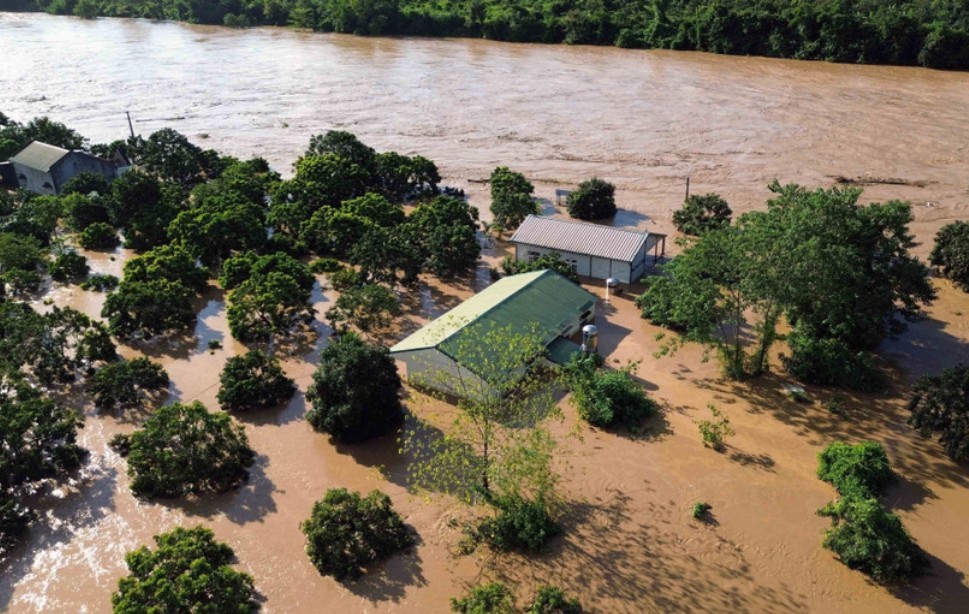 洪水导致马江水位上涨，使许多地方严重受淹。