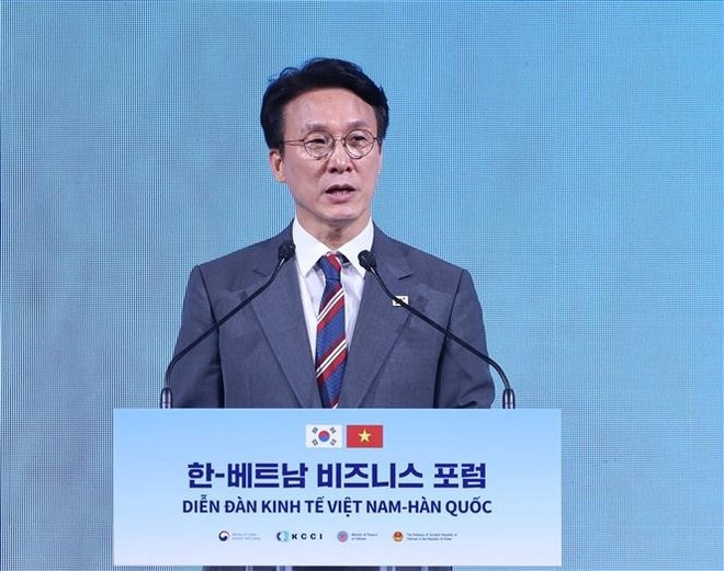 韩国国务总理金民锡发表讲话。