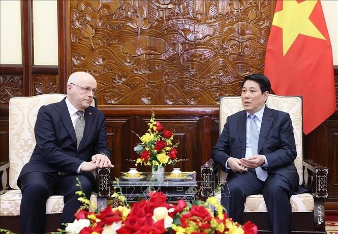 越南国家主席梁强接受芬兰驻越大使凯约•诺尔万托辞行拜会。