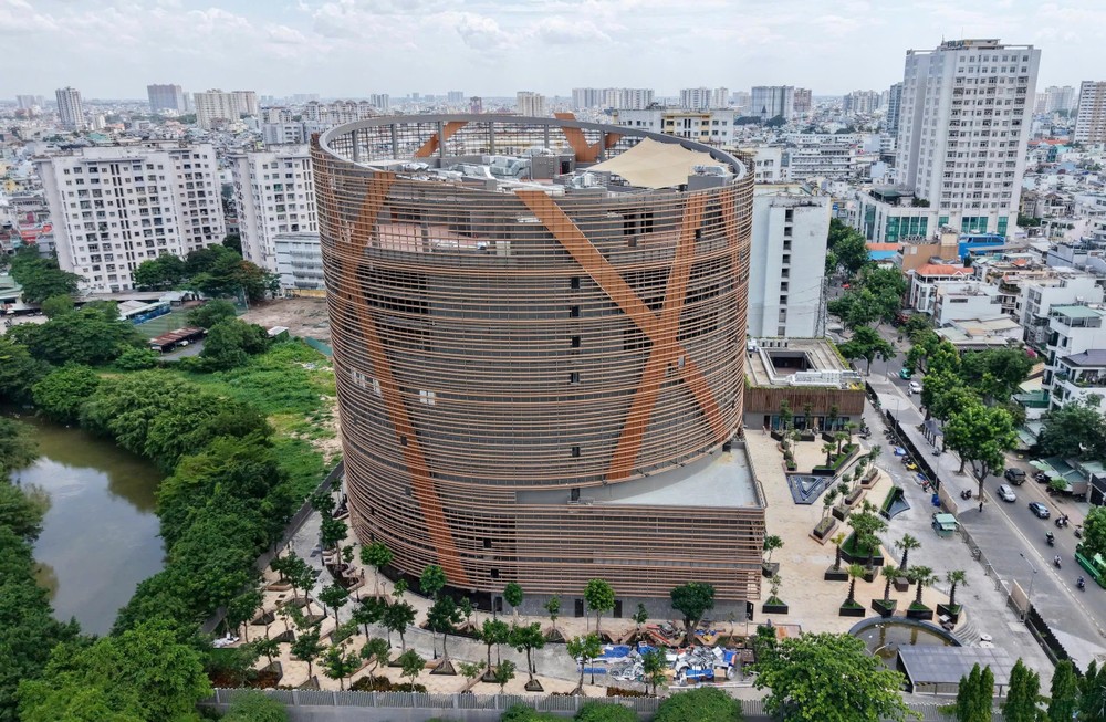 富寿马戏团和多功能表演剧场是多年来胡志明市许多文艺工作者所期盼的项目。