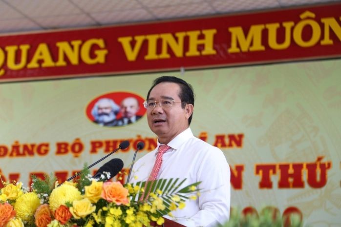 胡志明市人委会主席阮文得在大会上发表指导性讲话。