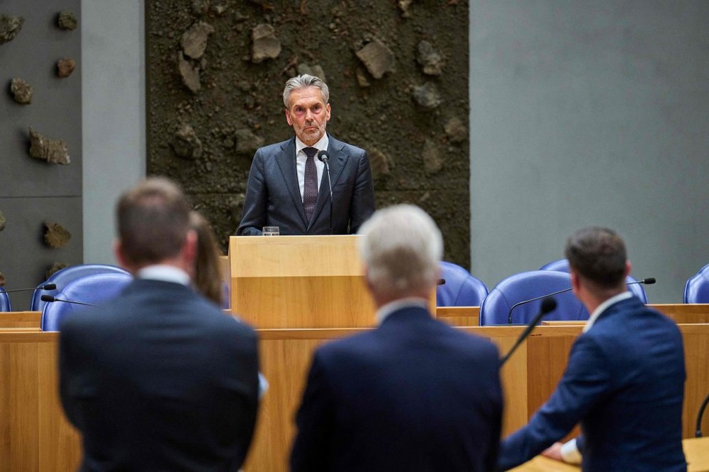 荷兰首相斯霍夫对新社会契约党的大臣集体辞职表示“遗憾” 。