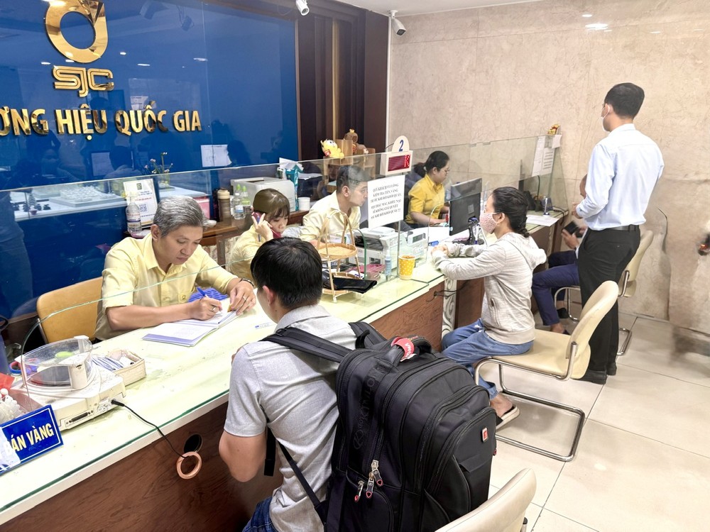 市民进行黄金买卖。